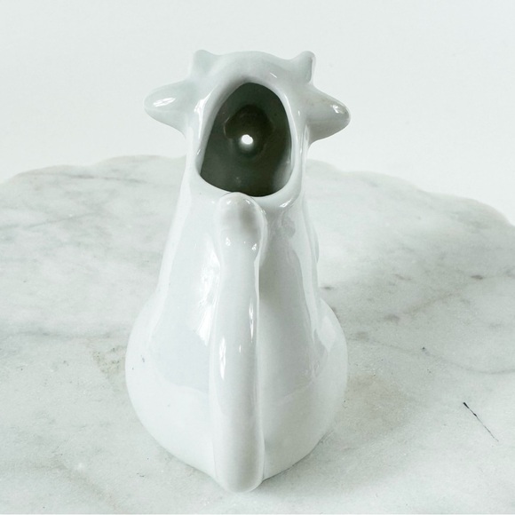 🎄 175. White Ceramic Cow Creamer Small Pitcher Farmhouse Cottagecore Kitchen - Picture 6 of 8
